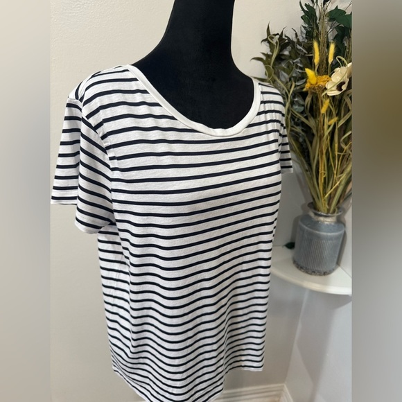 H&M Black and White striped Short Sleeve Spring/Summer pull over Top Size Medium - Picture 5 of 9